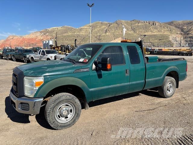 Ford F-250 Kis teherszállító/Platós kocsi