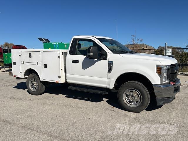 Ford F-250 Kis teherszállító/Platós kocsi
