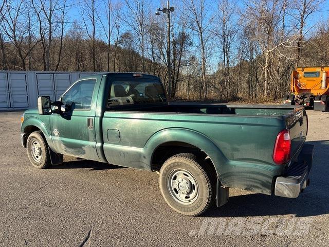 Ford F-250 Kis teherszállító/Platós kocsi