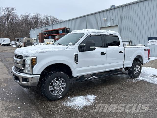 Ford F-250 Kis teherszállító/Platós kocsi