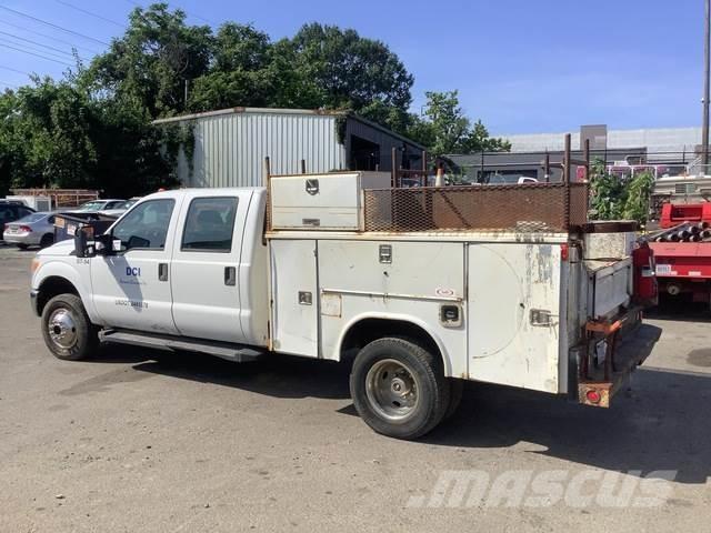Ford F-350 Kis teherszállító/Platós kocsi