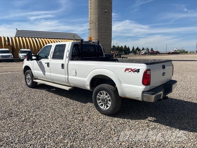 Ford F-350 Kis teherszállító/Platós kocsi