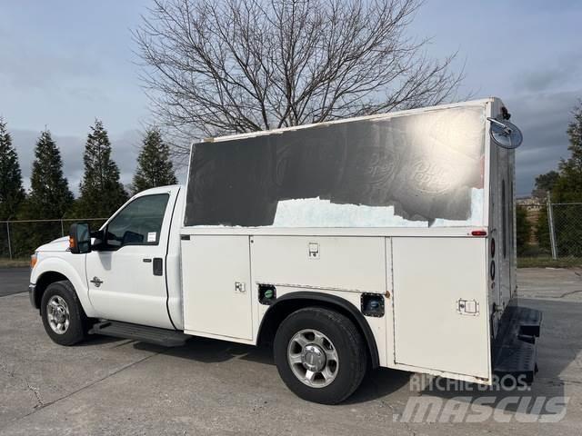 Ford F-350 Kis teherszállító/Platós kocsi