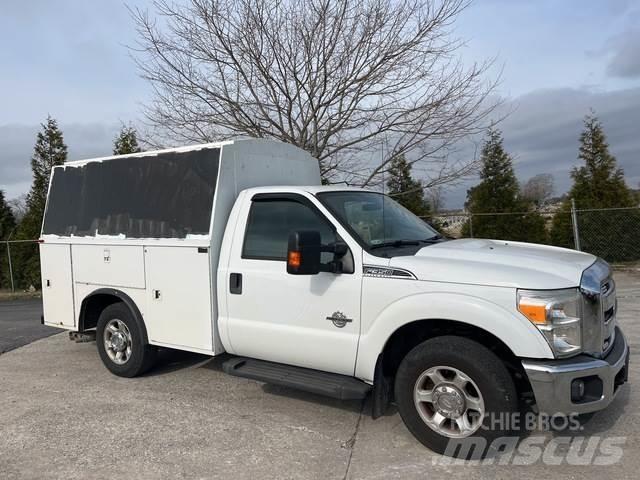 Ford F-350 Kis teherszállító/Platós kocsi
