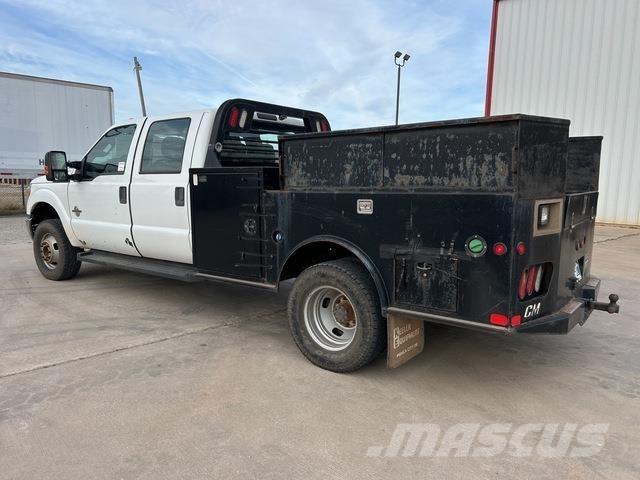 Ford F-350 Kis teherszállító/Platós kocsi