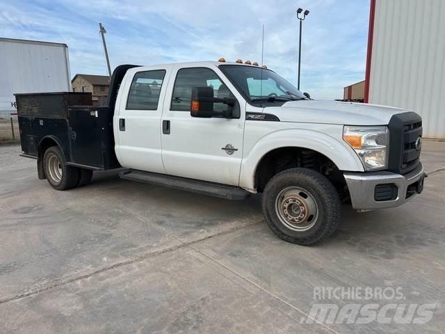 Ford F-350 Kis teherszállító/Platós kocsi
