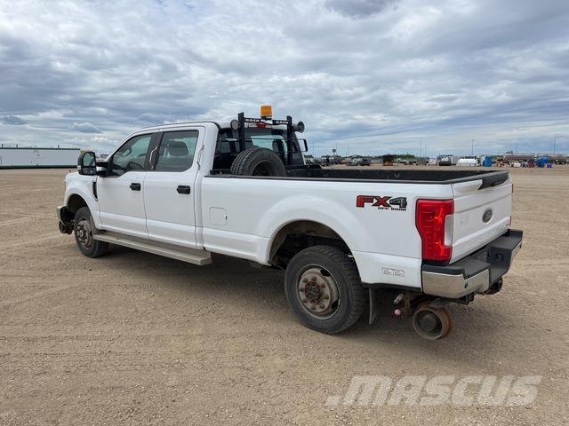 Ford F-350 Kis teherszállító/Platós kocsi
