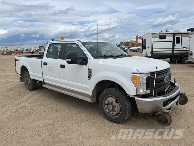 Ford F-350 Kis teherszállító/Platós kocsi