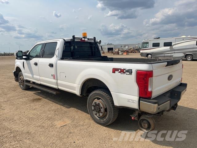 Ford F-350 Kis teherszállító/Platós kocsi