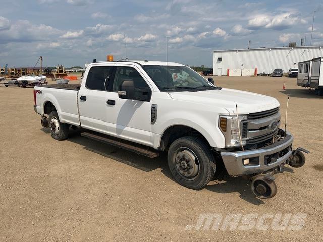 Ford F-350 Kis teherszállító/Platós kocsi