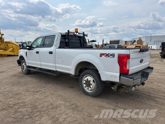 Ford F-350 Kis teherszállító/Platós kocsi
