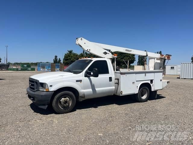 Ford F-350 Teherautóra szerelt emelők és állványok