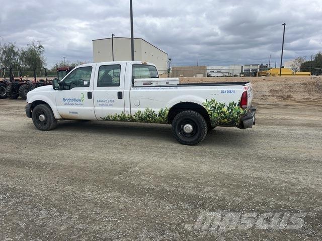 Ford F-350 Kis teherszállító/Platós kocsi