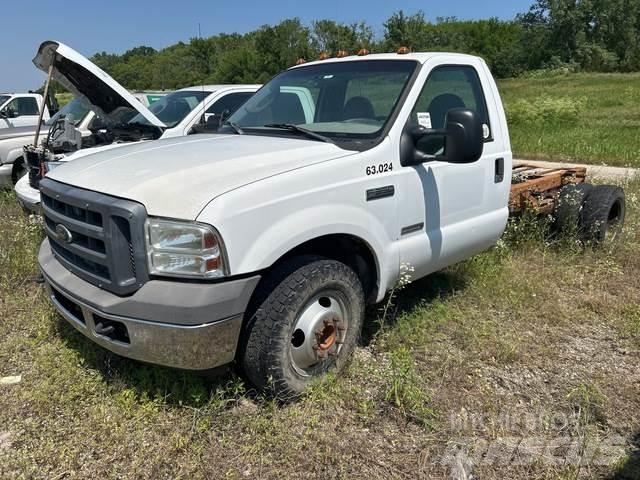 Ford F-350 Vezetőfülke és belső tartozékok
