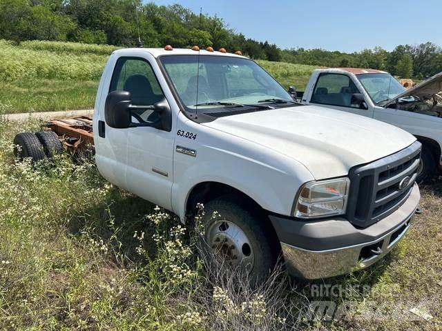 Ford F-350 Vezetőfülke és belső tartozékok