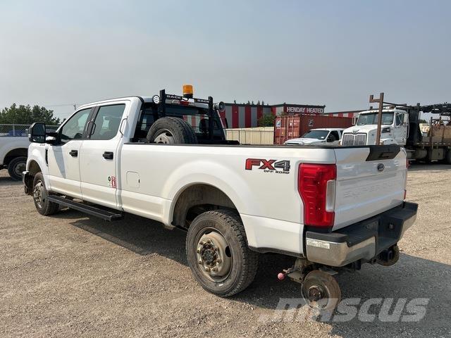 Ford F-350 Kis teherszállító/Platós kocsi
