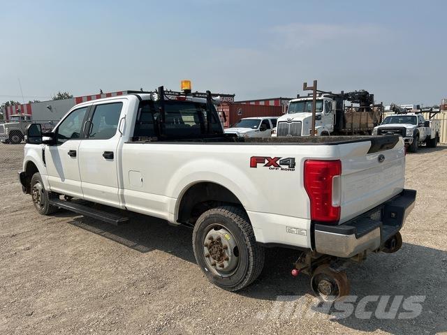 Ford F-350 Kis teherszállító/Platós kocsi