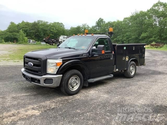 Ford F-350 Kis teherszállító/Platós kocsi