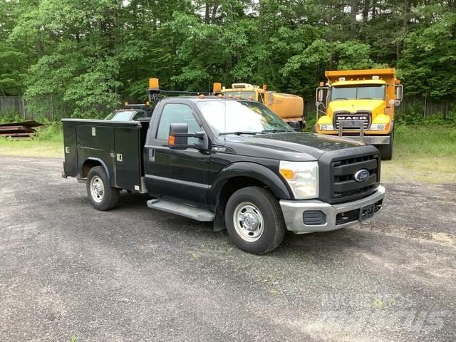 Ford F-350 Kis teherszállító/Platós kocsi