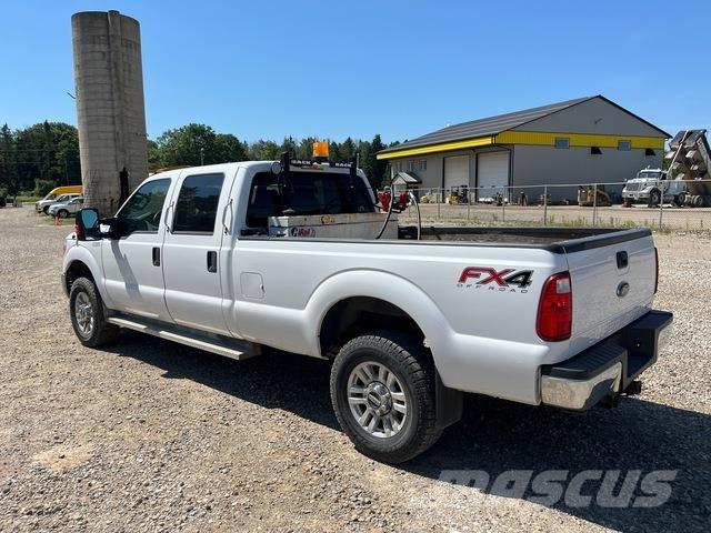Ford F-350 Kis teherszállító/Platós kocsi