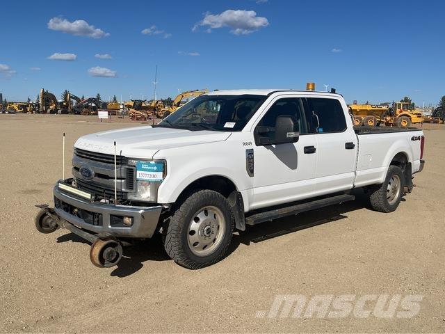 Ford F-350 Kis teherszállító/Platós kocsi
