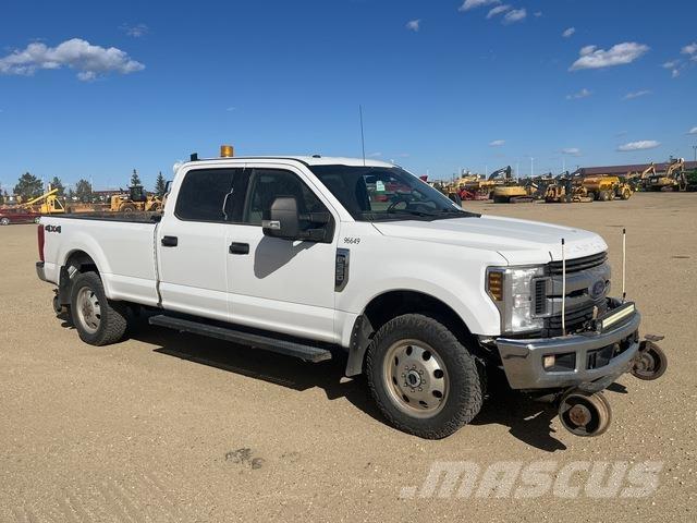 Ford F-350 Kis teherszállító/Platós kocsi