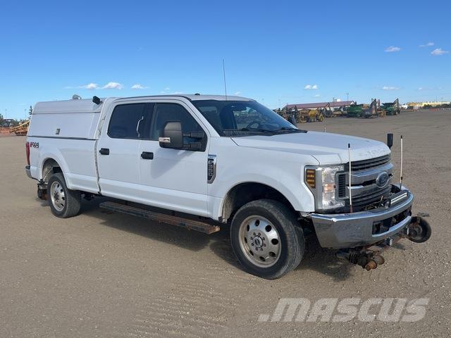 Ford F-350 Kis teherszállító/Platós kocsi