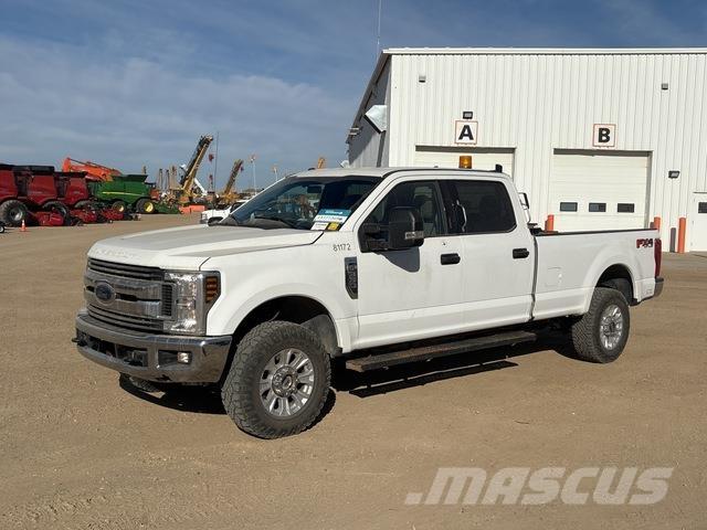 Ford F-350 Kis teherszállító/Platós kocsi