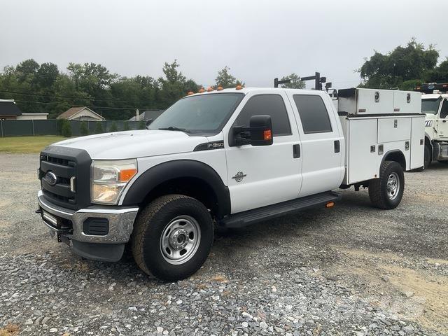 Ford F-350 Kis teherszállító/Platós kocsi