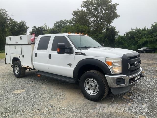 Ford F-350 Kis teherszállító/Platós kocsi