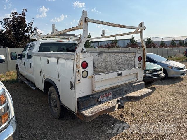 Ford F-350 Kis teherszállító/Platós kocsi