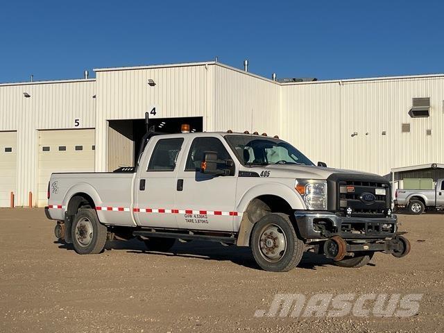 Ford F-350 Kis teherszállító/Platós kocsi