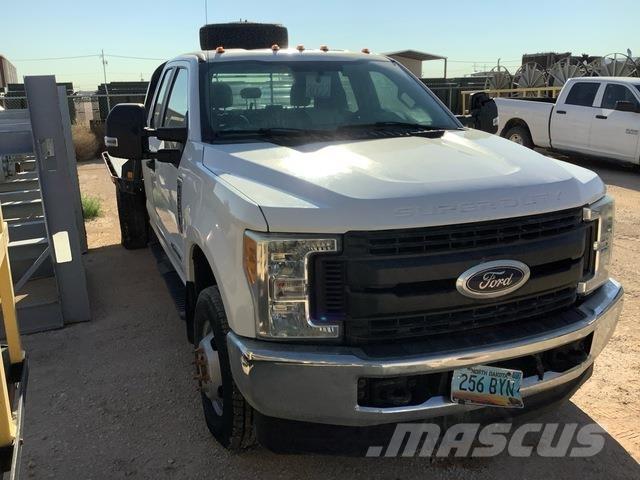 Ford F-350 Platós / Ponyvás teherautók