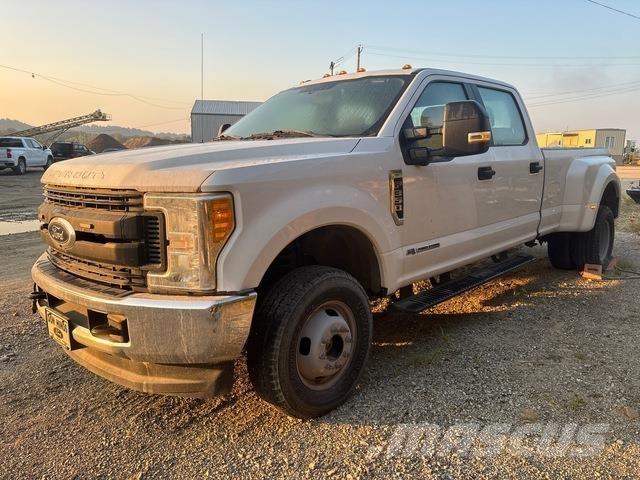 Ford F-350 Kis teherszállító/Platós kocsi