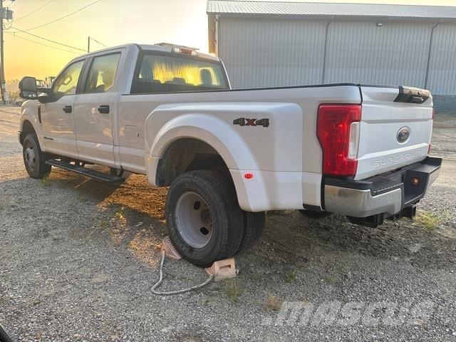 Ford F-350 Kis teherszállító/Platós kocsi