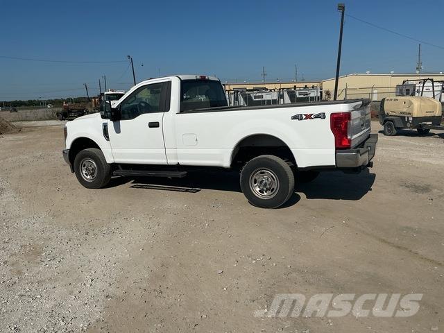 Ford F-350 Kis teherszállító/Platós kocsi