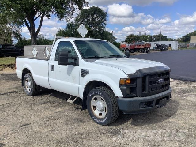 Ford F-350 Kis teherszállító/Platós kocsi