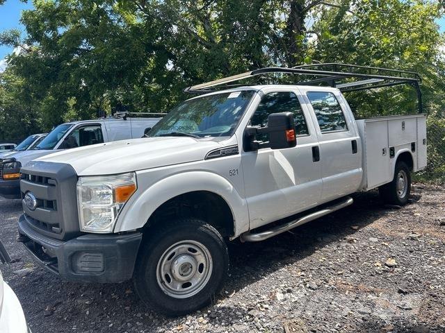 Ford F-350 Kis teherszállító/Platós kocsi