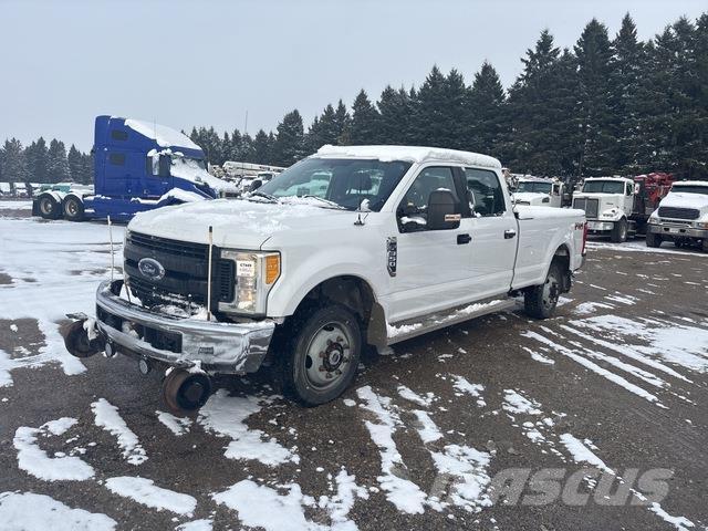 Ford F-350 Kis teherszállító/Platós kocsi