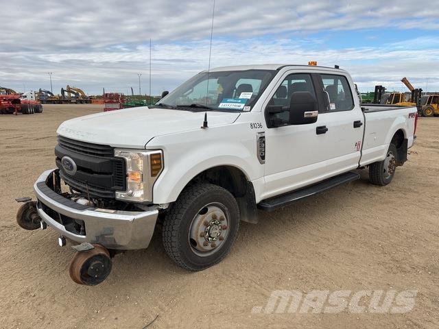 Ford F-350 Kis teherszállító/Platós kocsi