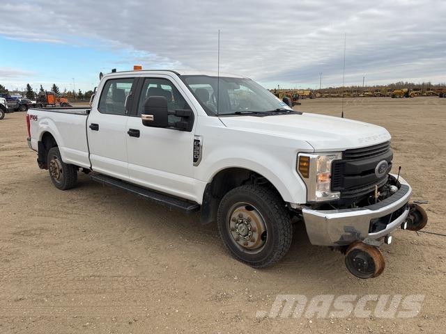 Ford F-350 Kis teherszállító/Platós kocsi