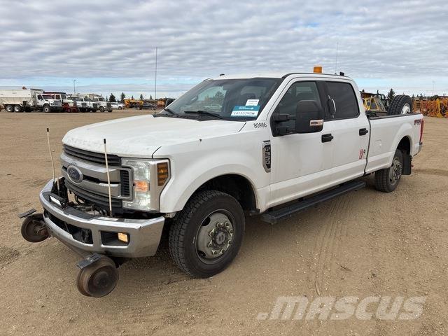 Ford F-350 Kis teherszállító/Platós kocsi