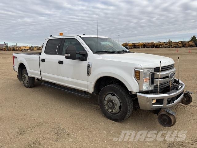 Ford F-350 Kis teherszállító/Platós kocsi