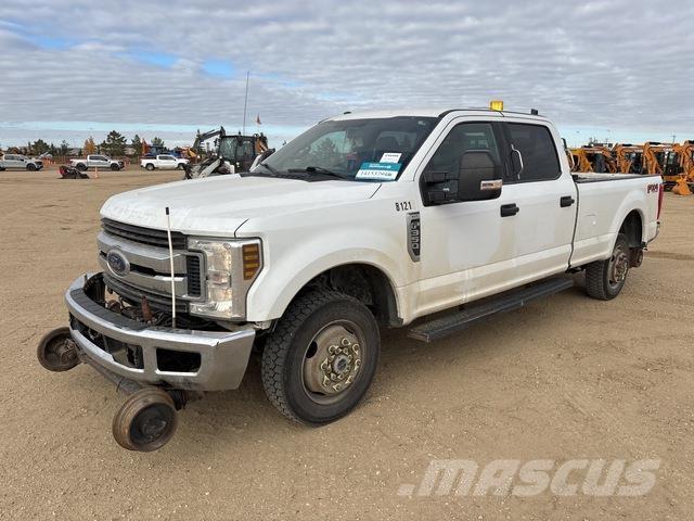 Ford F-350 Kis teherszállító/Platós kocsi