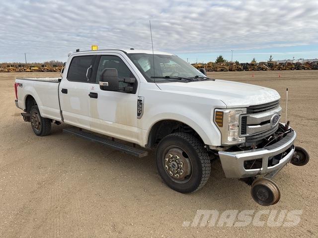 Ford F-350 Kis teherszállító/Platós kocsi