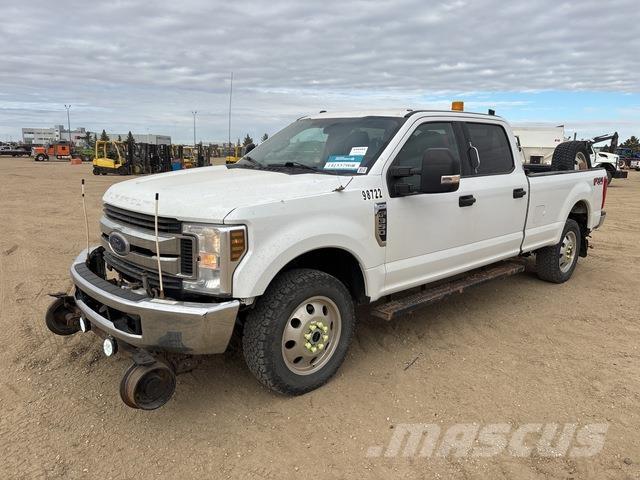 Ford F-350 Kis teherszállító/Platós kocsi