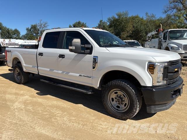 Ford F-350 Kis teherszállító/Platós kocsi