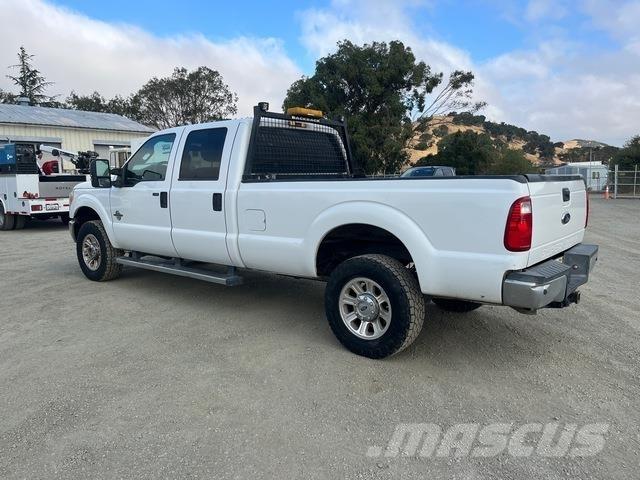 Ford F-350 Kis teherszállító/Platós kocsi