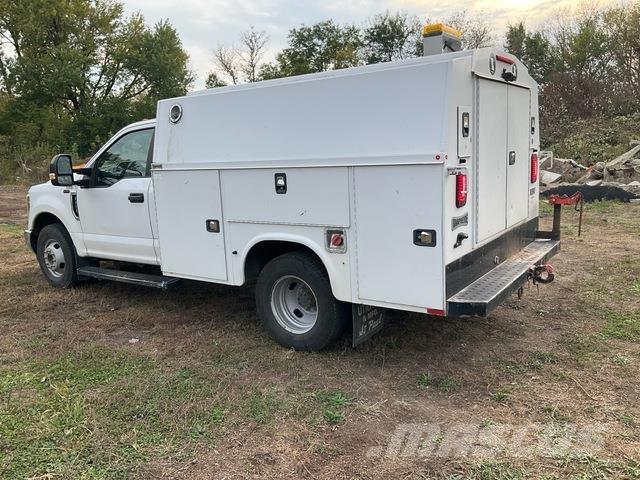 Ford F-350 Kis teherszállító/Platós kocsi