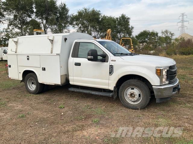 Ford F-350 Kis teherszállító/Platós kocsi